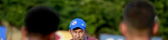 Bahia terá time B sob comando de Cláudio Prates contra o Flu de Feira