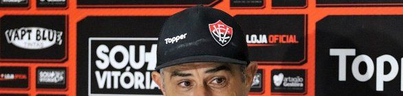 Chamusca volta a se irritar, ameaça deixar coletiva e minimiza empate