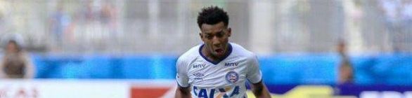 Vasco busca lateral-esquerdo e Luxemburgo indica Douglas Santos e Moisés