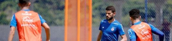 Roger Machado comanda treino tático, de olho em estreia pela Copa do Brasil