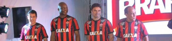 Com listras verticais, Vitória apresenta novo uniforme para a temporada
