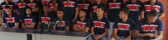 Em grupo, jogadores pedem para falar e defendem diretoria do Bahia
