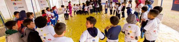 Atletas e educadores levam arte e esporte para crianças de Lauro de Freitas