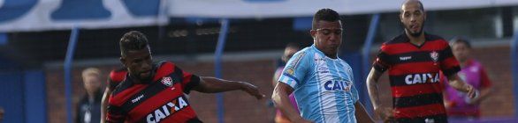 Pet se diz satisfeito com empate e elogia jogadores do Vitória: