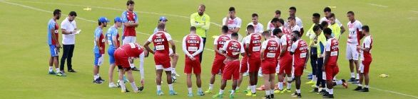 Preto Casagrande relaciona 23 jogadores para enfrentar o Atlético-PR